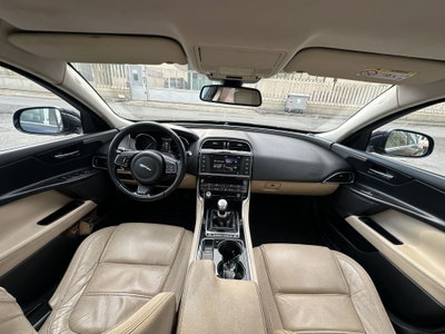 Jaguar XE 2.0 D Turbo 180CV Prestige (12)