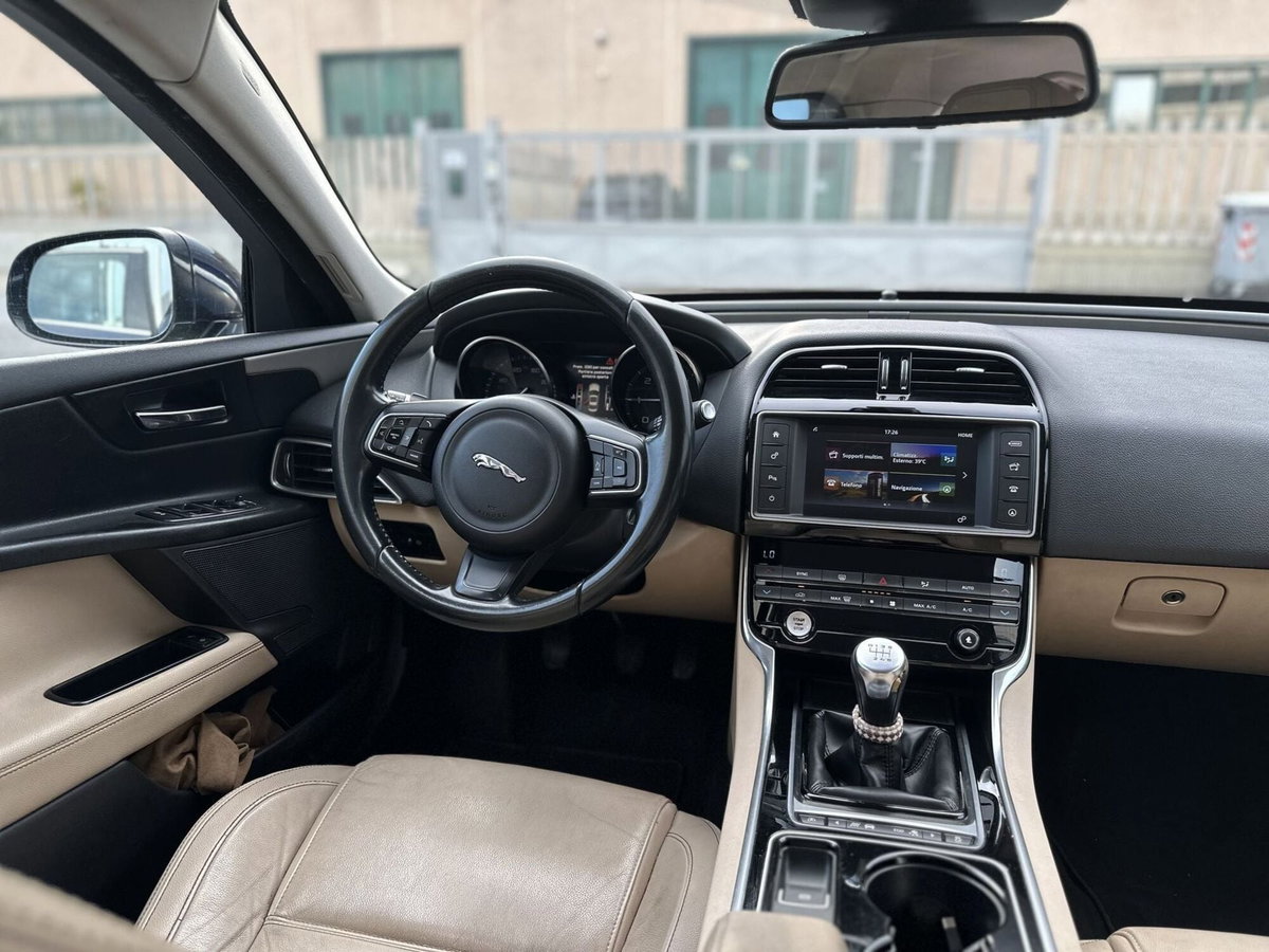 Jaguar XE 2.0 D Turbo 180CV Prestige (13)