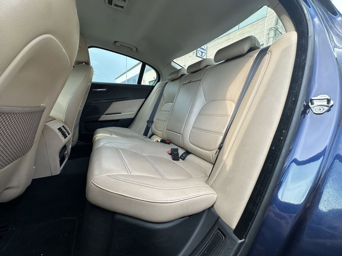 Jaguar XE 2.0 D Turbo 180CV Prestige (15)