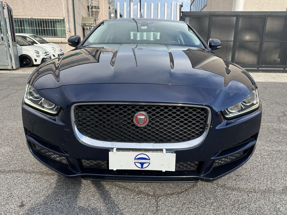 Jaguar XE 2.0 D Turbo 180CV Prestige (2)