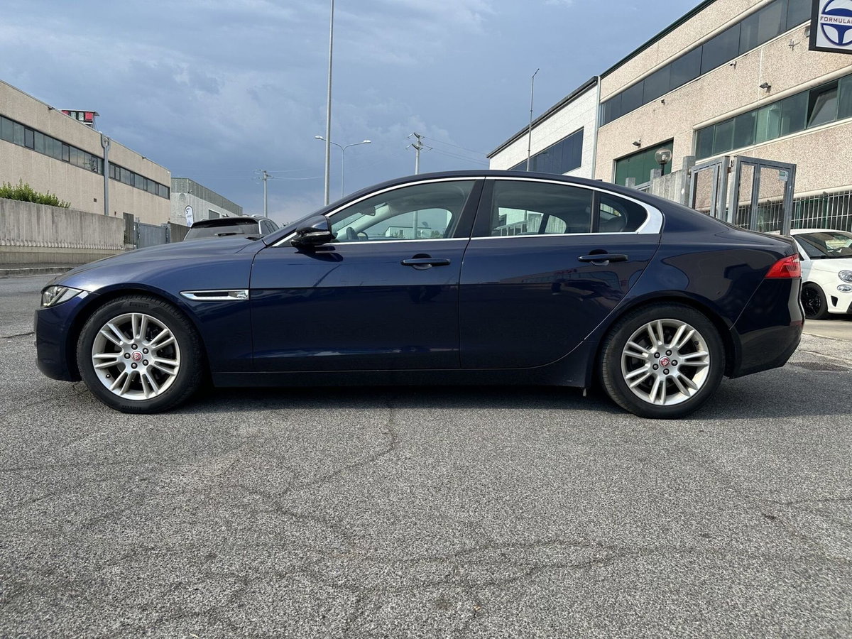 Jaguar XE 2.0 D Turbo 180CV Prestige (3)