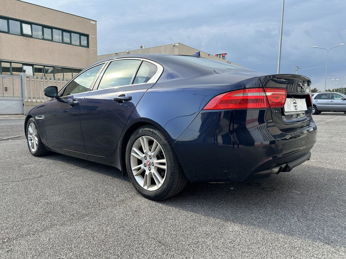 Jaguar XE 2.0 D Turbo 180CV Prestige (4)