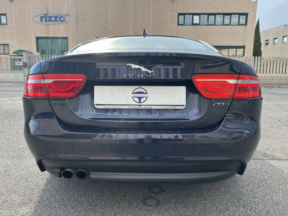 Jaguar XE 2.0 D Turbo 180CV Prestige (5)