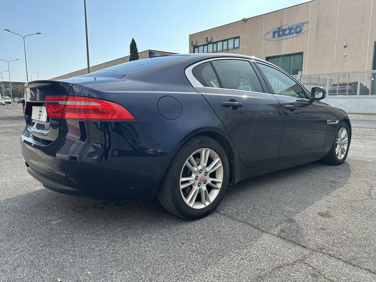 Jaguar XE 2.0 D Turbo 180CV Prestige (6)