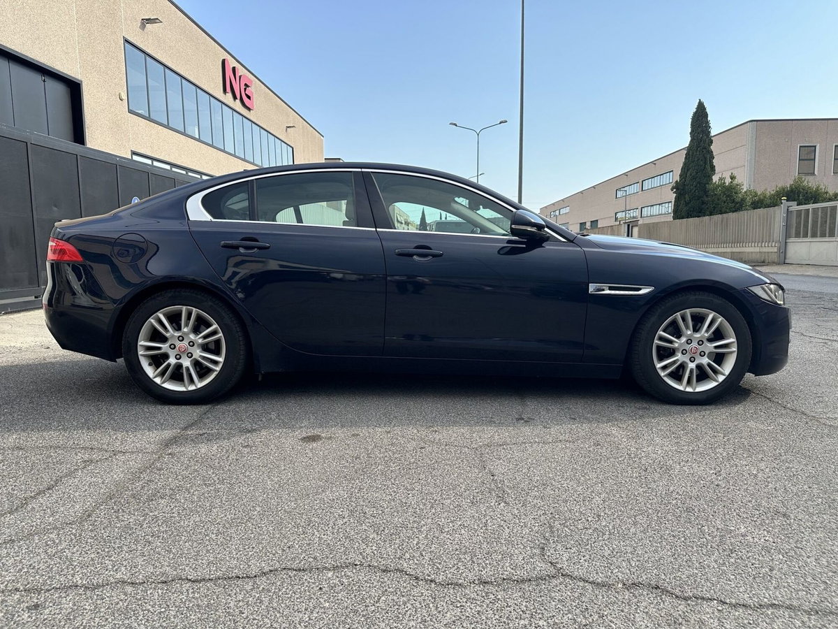 Jaguar XE 2.0 D Turbo 180CV Prestige (7)