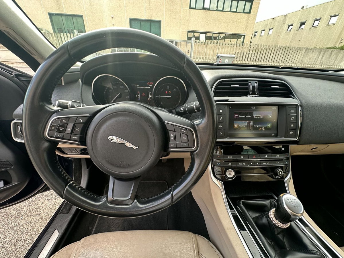 Jaguar XE 2.0 D Turbo 180CV Prestige (9)