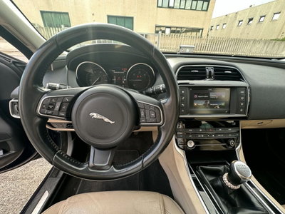 Jaguar XE 2.0 D Turbo 180CV Prestige (9)
