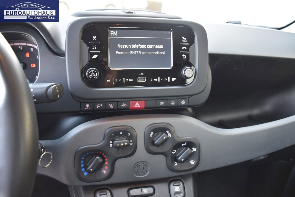 Fiat Panda 1.0 FireFly S&S Hybrid City Cross (9)
