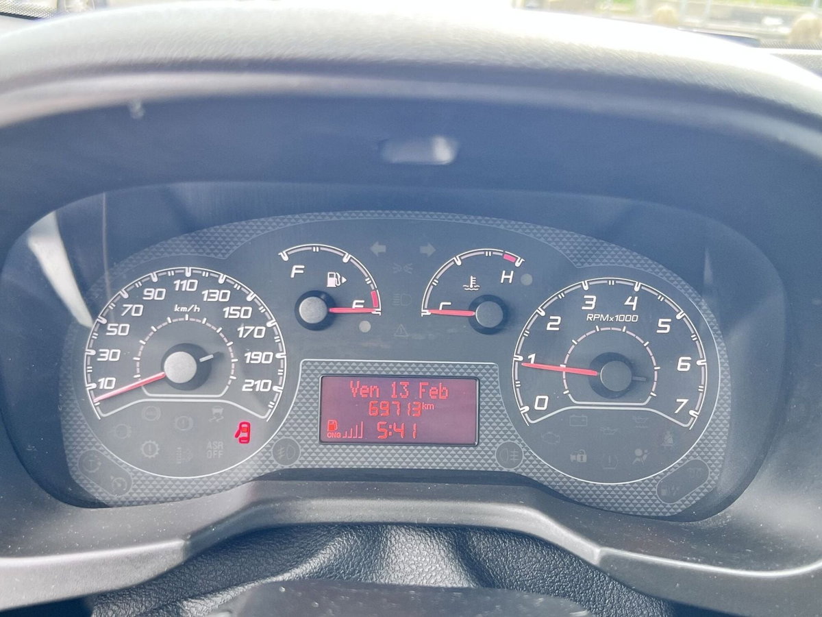 Fiat Qubo 1.4 8V 77 CV Easy Natural Power (13)
