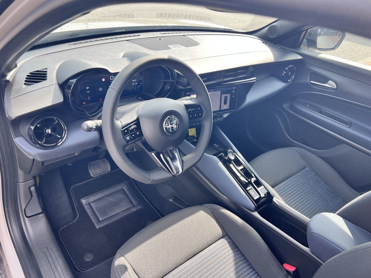 Alfa Romeo Junior elettrica Speciale 156cv (11)