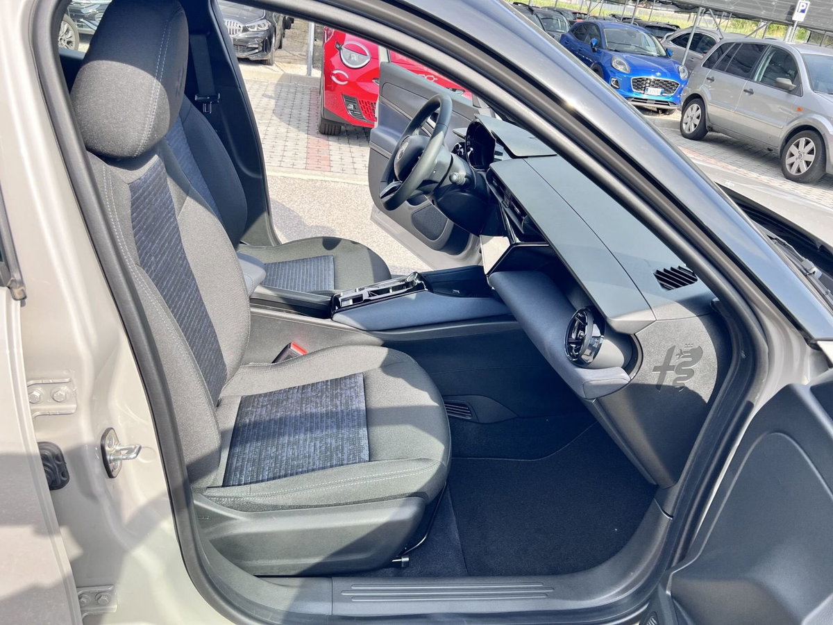 Alfa Romeo Junior elettrica Speciale 156cv (6)