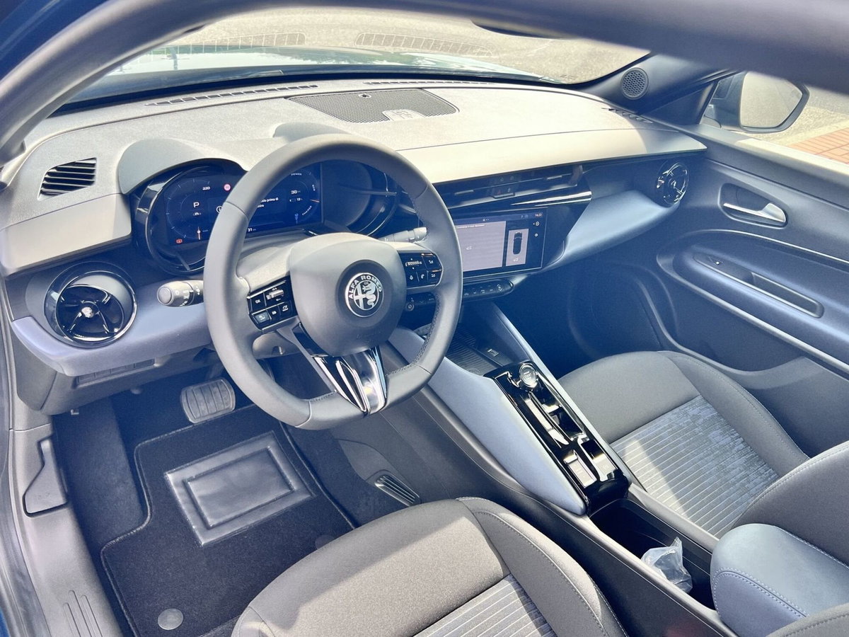 Alfa Romeo Junior elettrica Speciale 156cv (11)