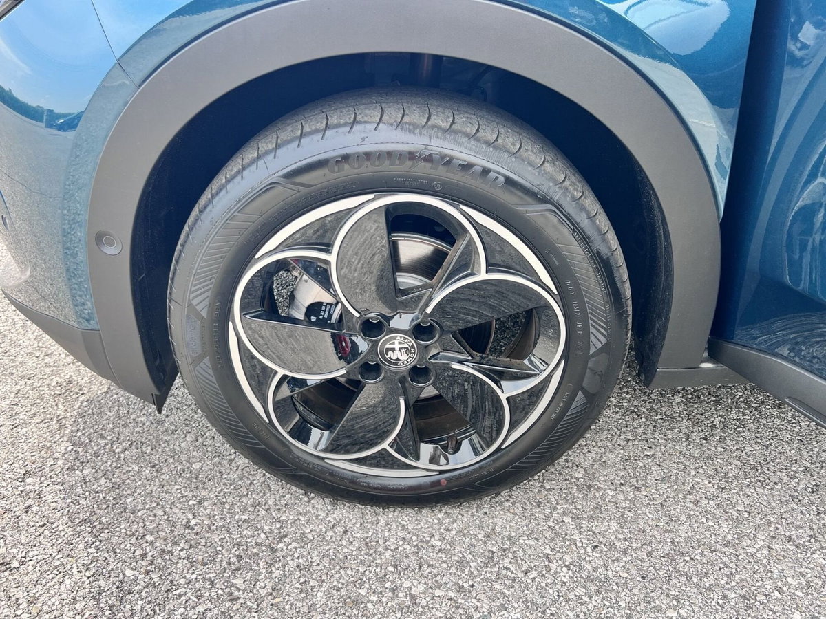 Alfa Romeo Junior elettrica Speciale 156cv (15)