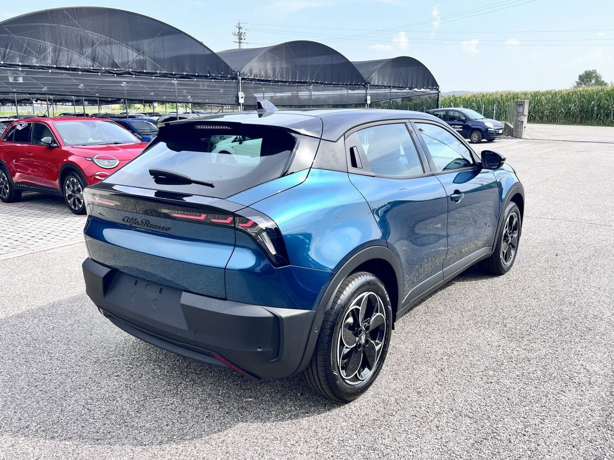 Alfa Romeo Junior elettrica Speciale 156cv (3)