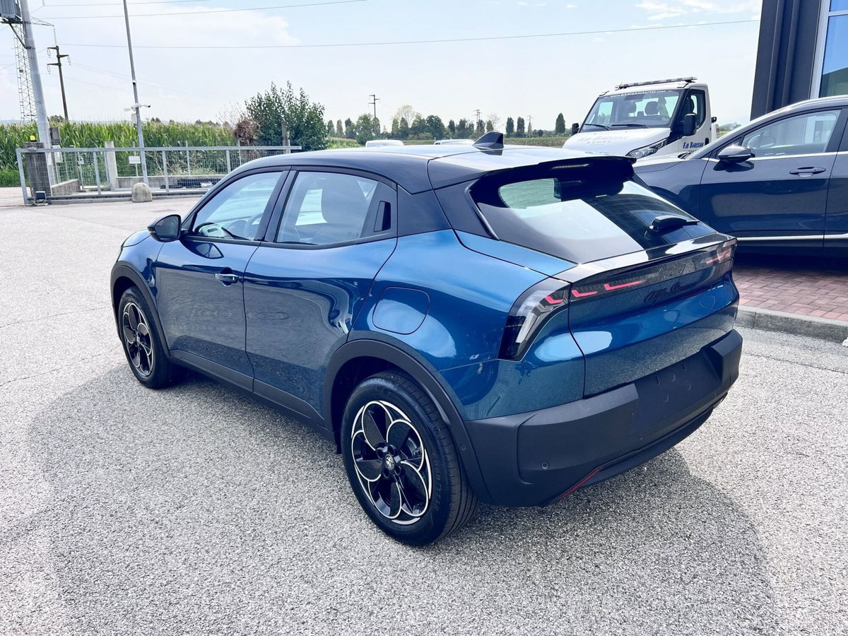Alfa Romeo Junior elettrica Speciale 156cv (4)