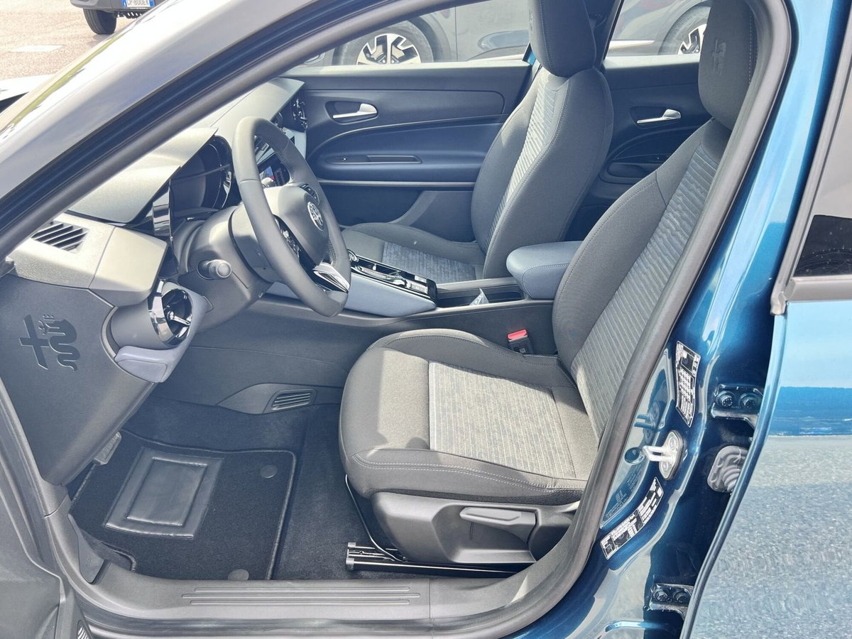 Alfa Romeo Junior elettrica Speciale 156cv (5)