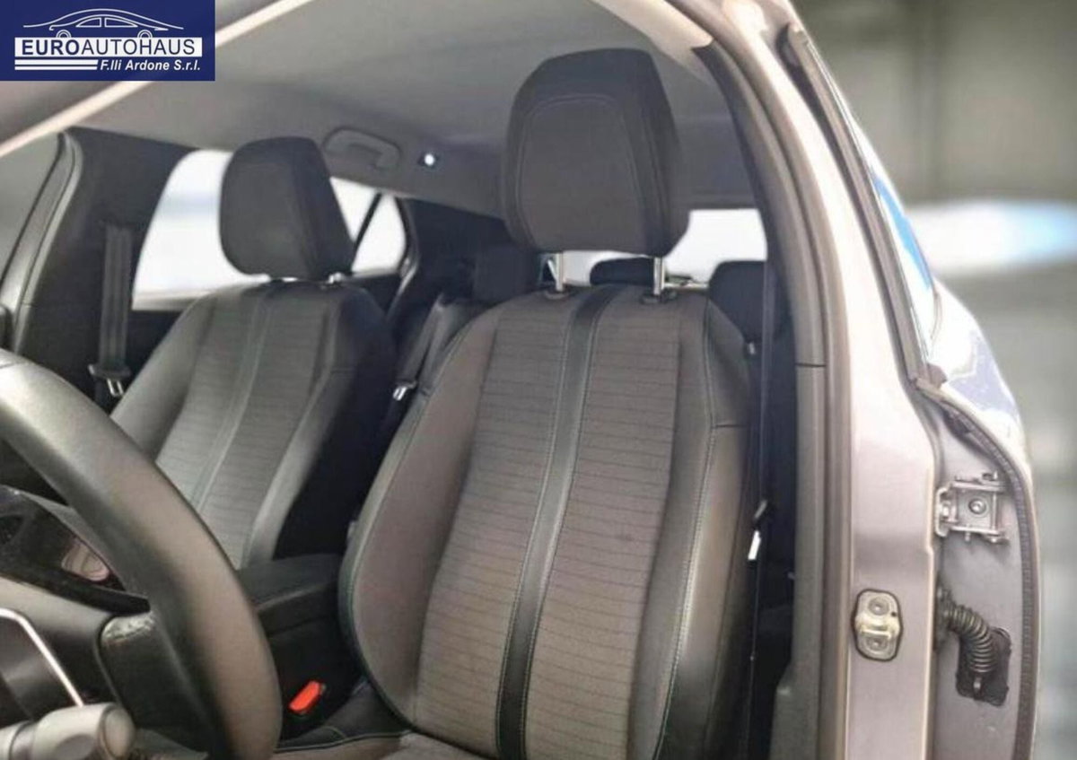 Peugeot 2008 BlueHDi 130 S&S EAT8 Allure Pack (4)