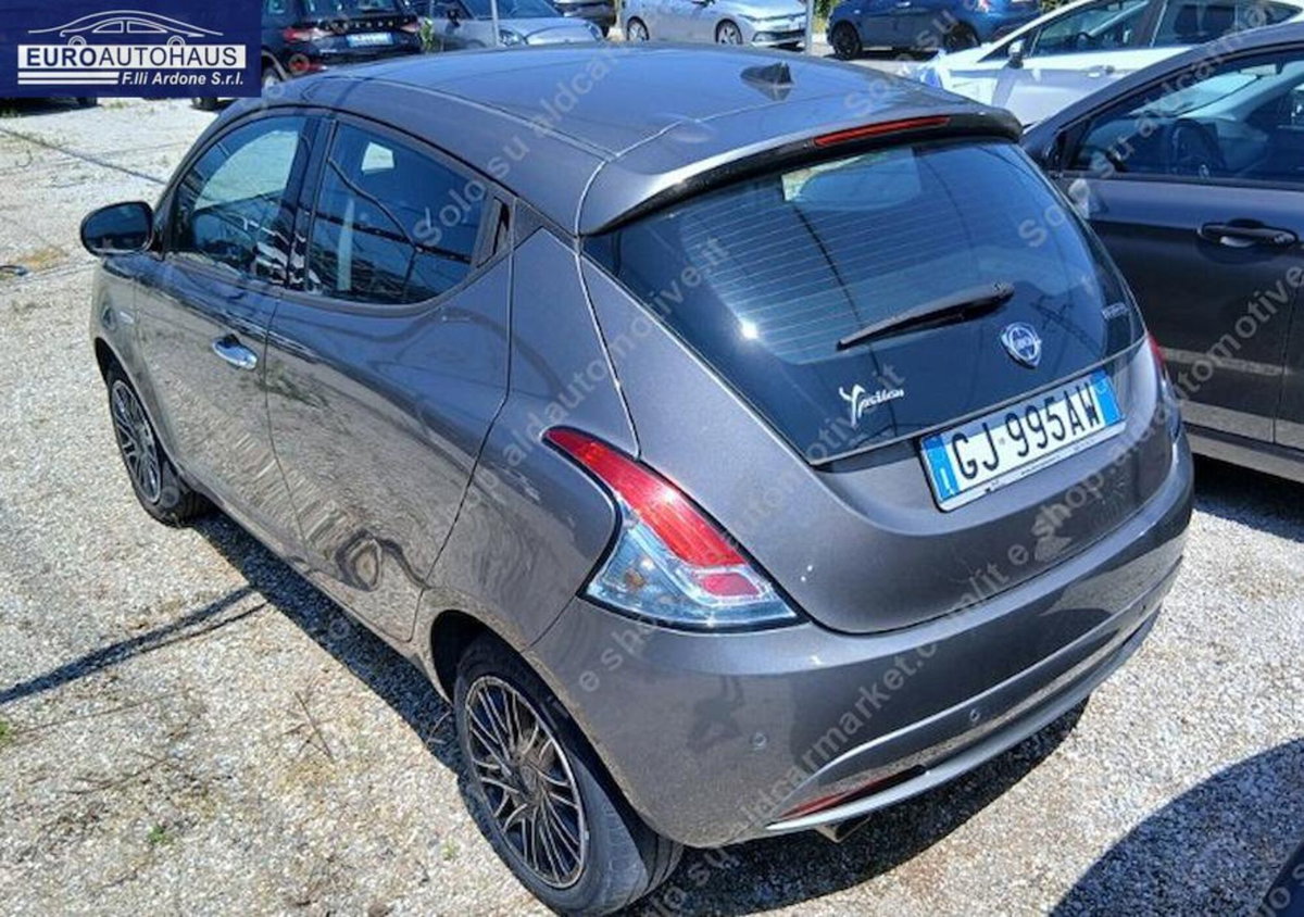 Lancia Ypsilon 1.0 FireFly 5 porte S&S Hybrid Gold Plus (2)