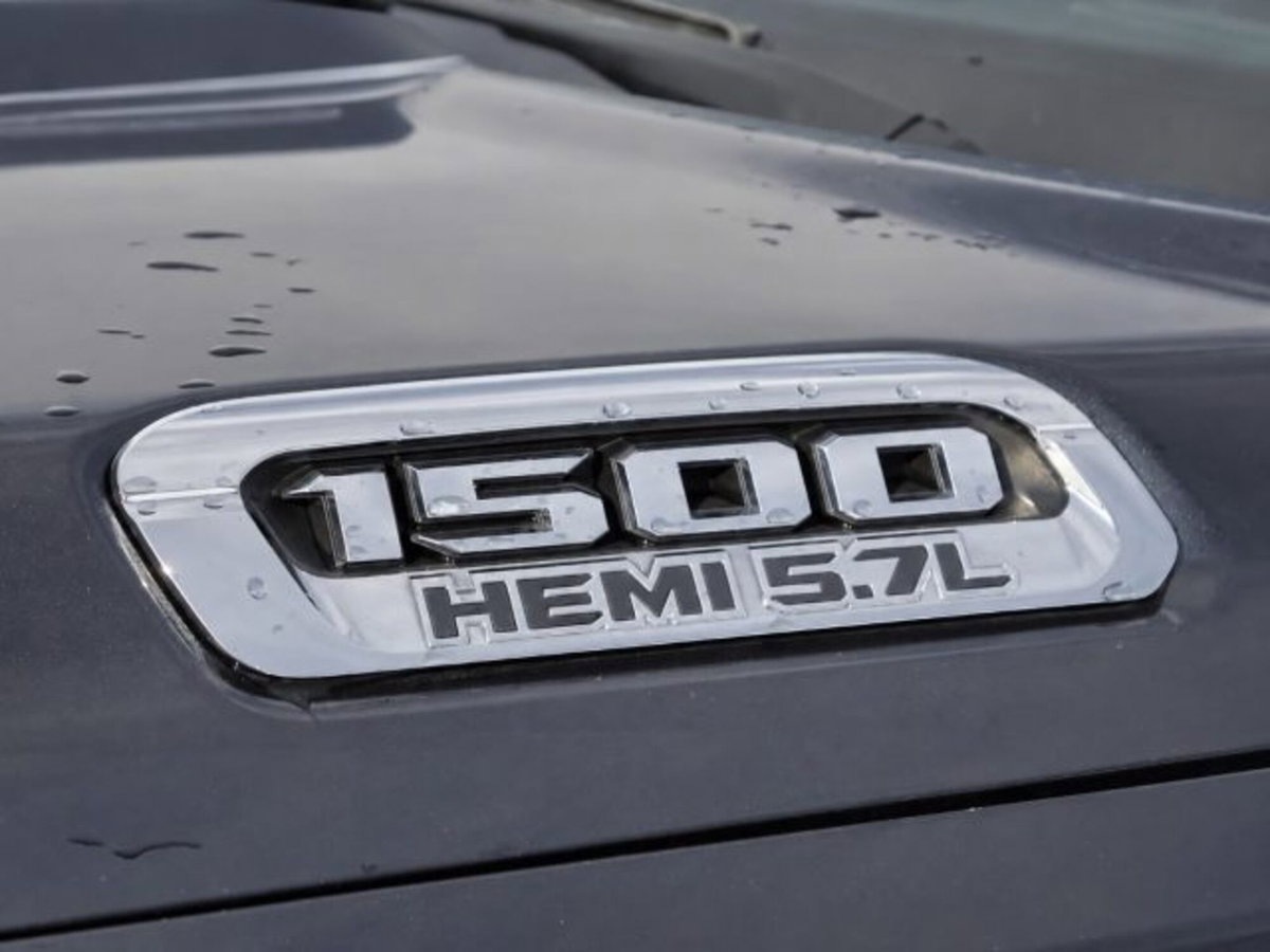 Ram Ram Pick-up Ram 1500 5.7 V8 Crew Cab Limited Night Edition 395cv at8 (7)