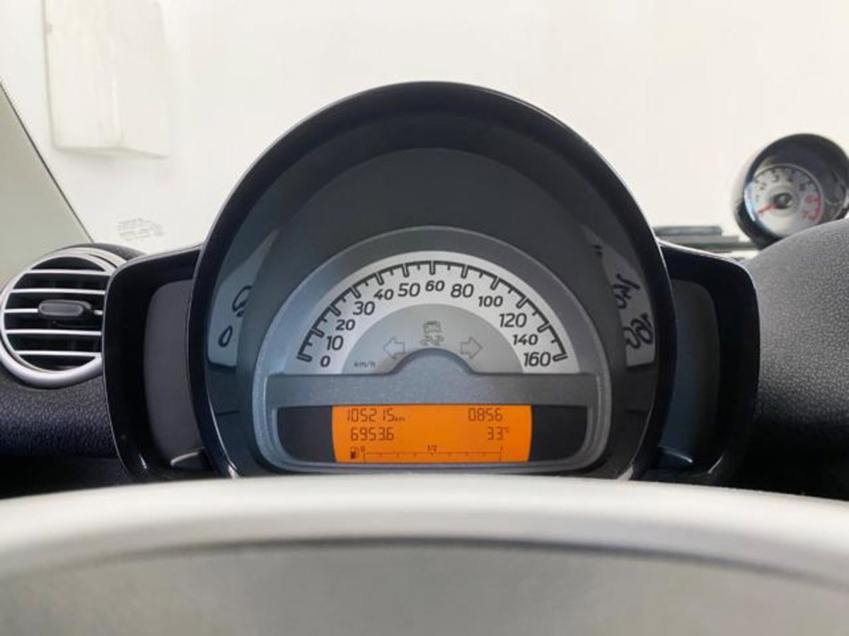 smart Fortwo 1000 52 kW MHD coupé passion (12)