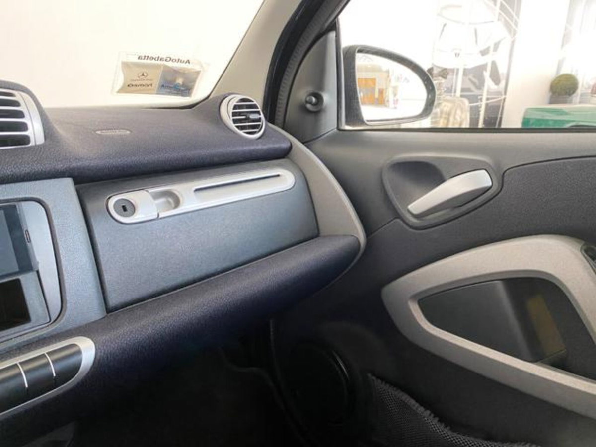 smart Fortwo 1000 52 kW MHD coupé passion (16)