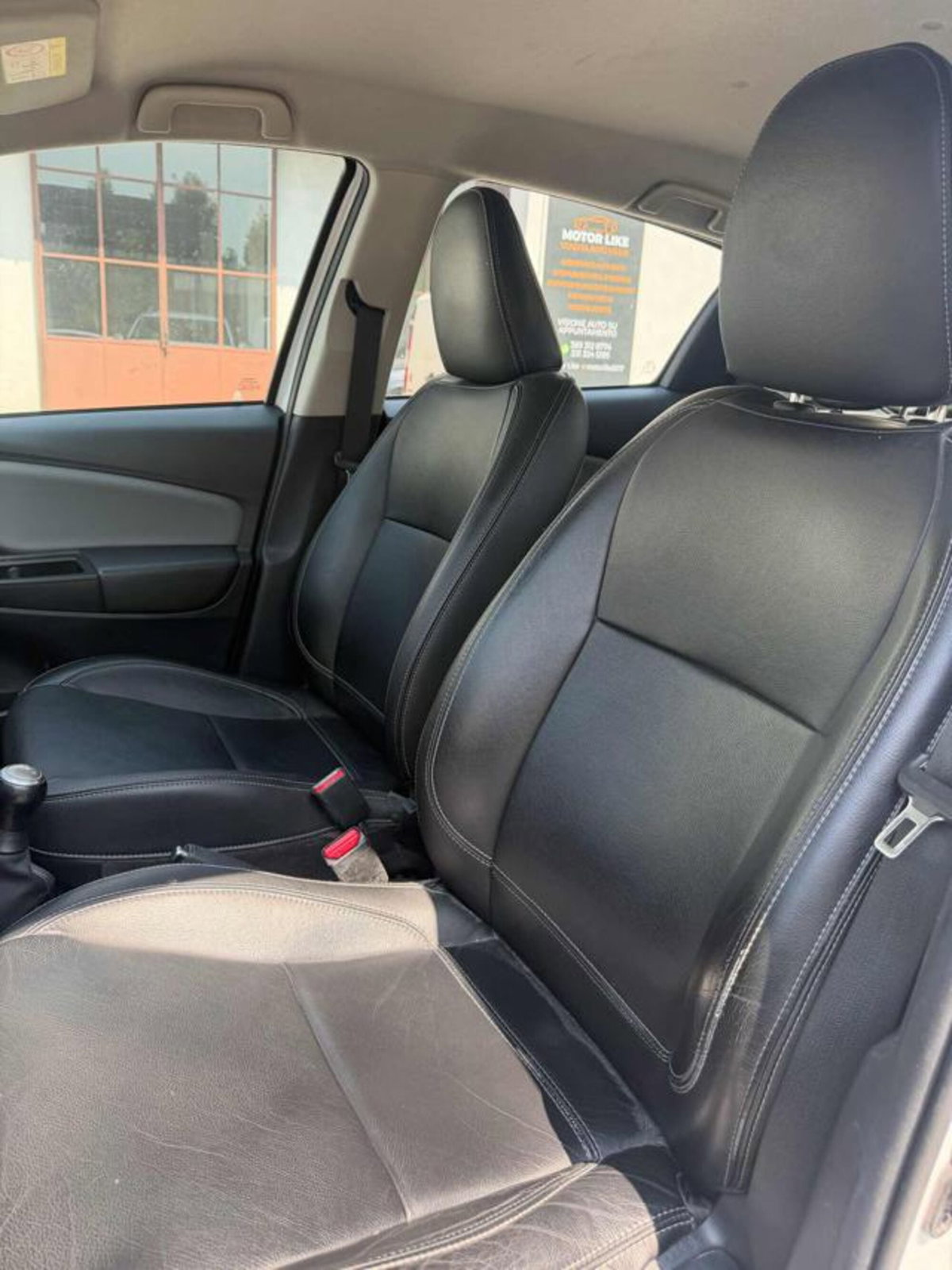 Toyota Yaris 1.0 5 porte Trend (10)
