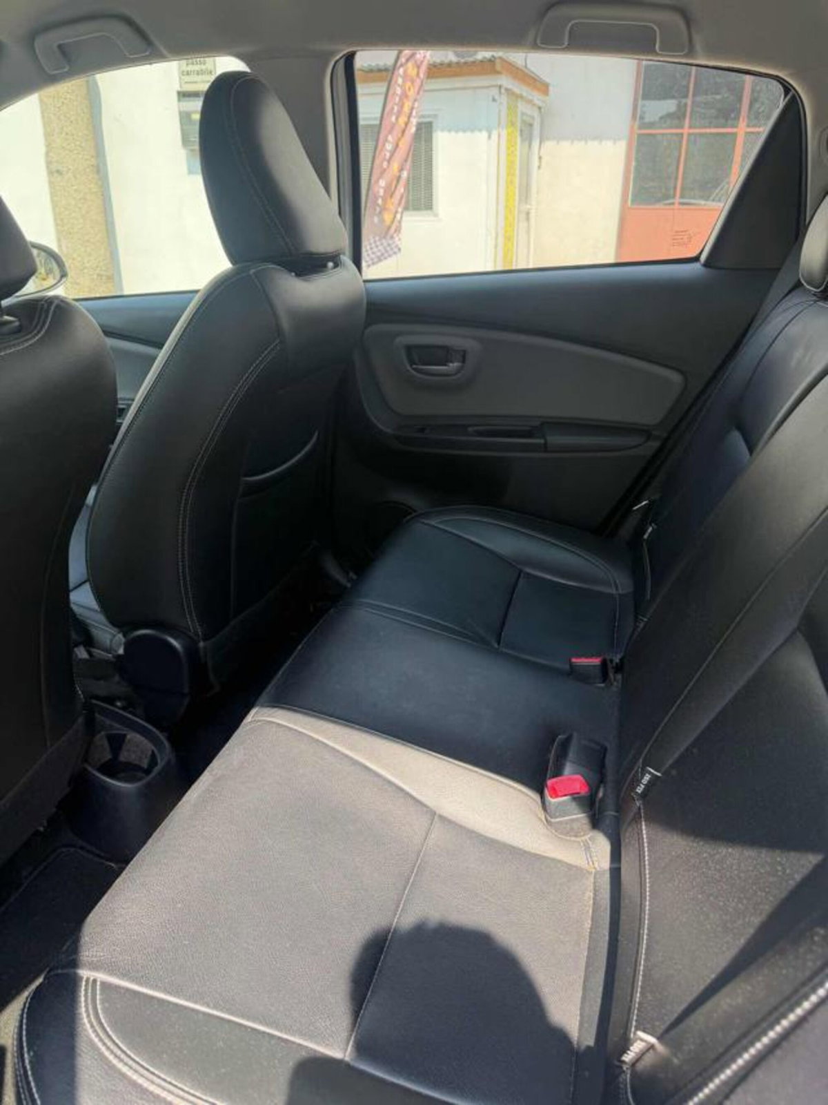 Toyota Yaris 1.0 5 porte Trend (11)