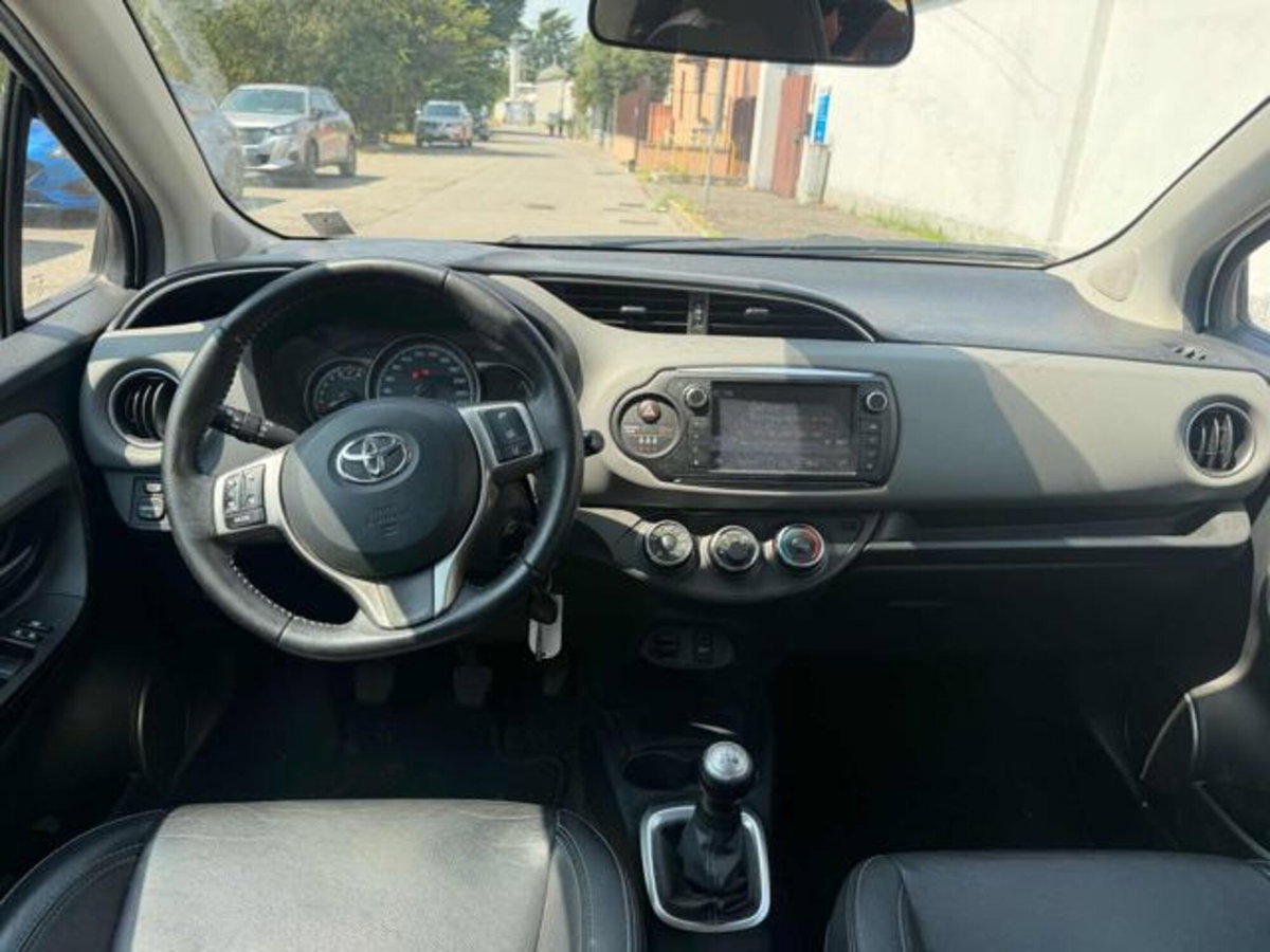 Toyota Yaris 1.0 5 porte Trend (12)