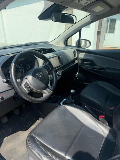 Toyota Yaris 1.0 5 porte Trend (9)