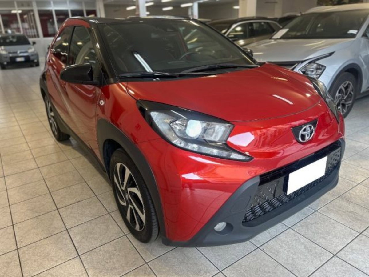 Toyota Aygo X 1.0 VVT-i 72 CV 5p. Undercover S-CVT (2)