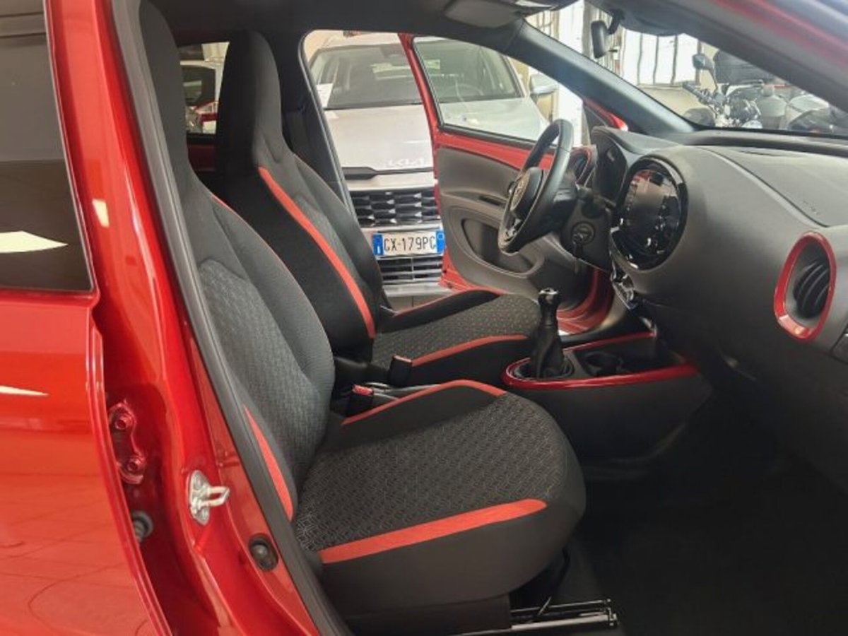 Toyota Aygo X 1.0 VVT-i 72 CV 5p. Undercover S-CVT (9)