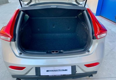 Volvo V40 D3 Geartronic Kinetic (9)