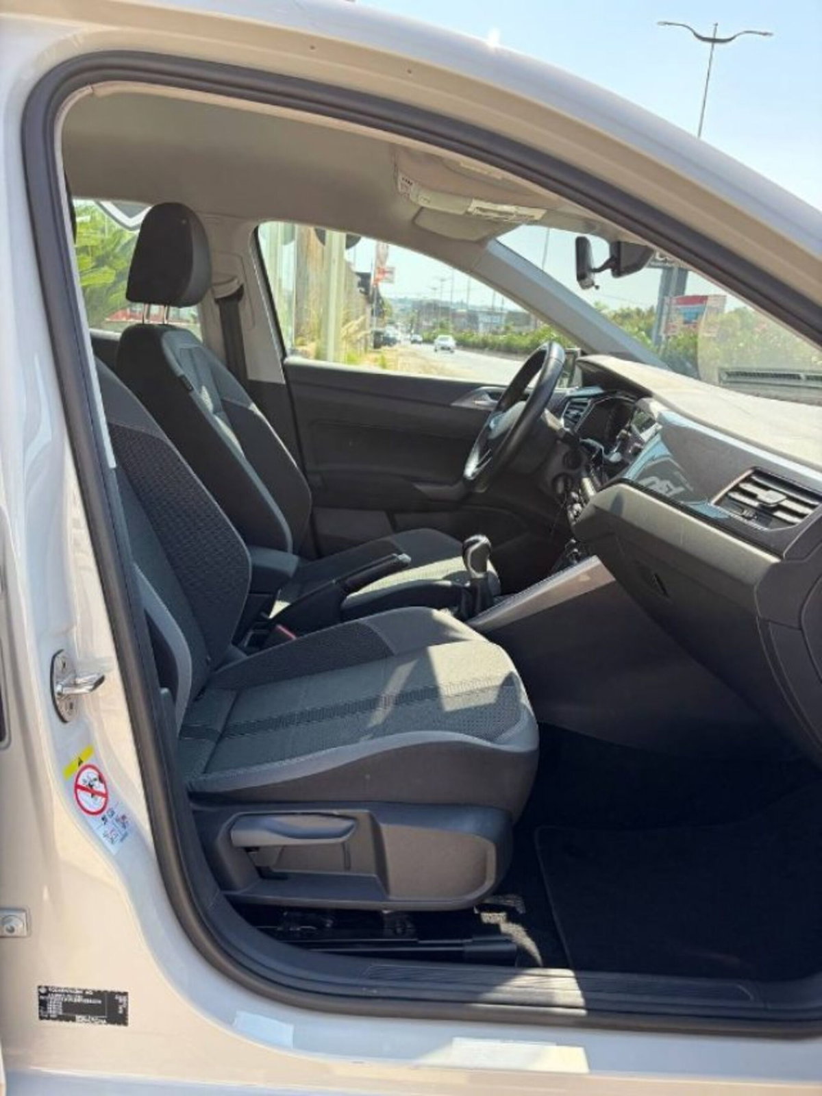 Volkswagen Polo 1.0 tsi Style 95cv (14)