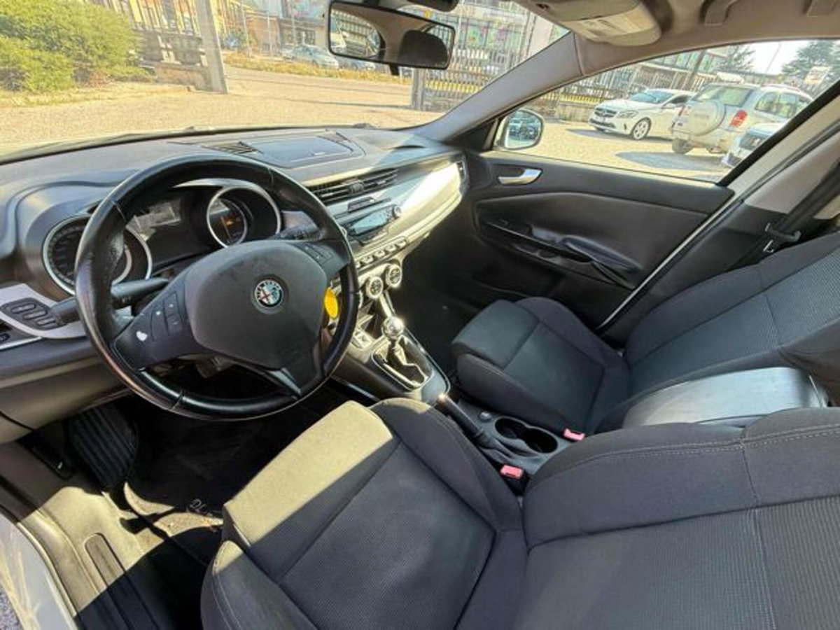 Alfa Romeo Giulietta 1.6 JTDm-2 Distinctive (13)