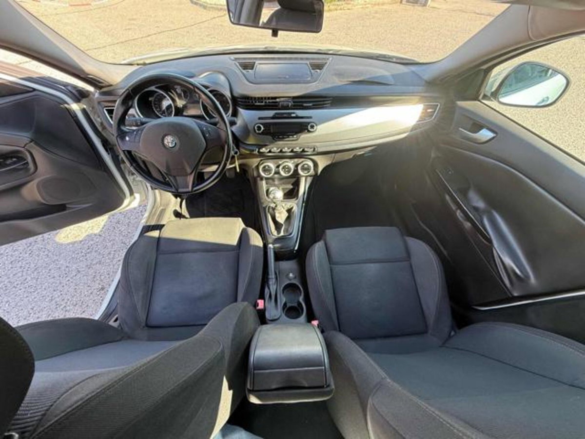 Alfa Romeo Giulietta 1.6 JTDm-2 Distinctive (14)