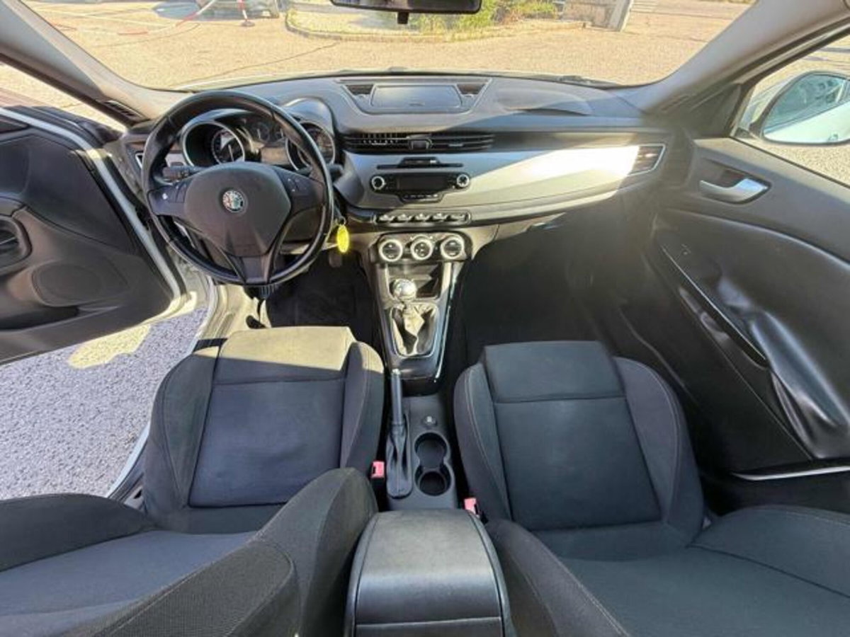 Alfa Romeo Giulietta 1.6 JTDm-2 Distinctive (15)