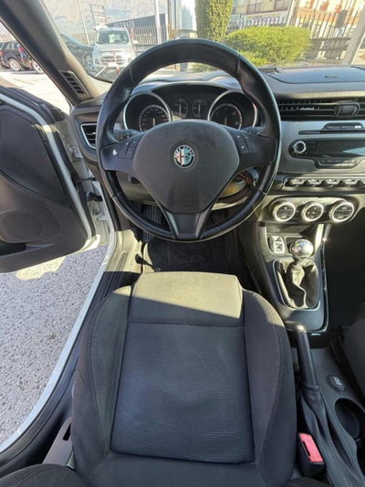 Alfa Romeo Giulietta 1.6 JTDm-2 Distinctive (17)