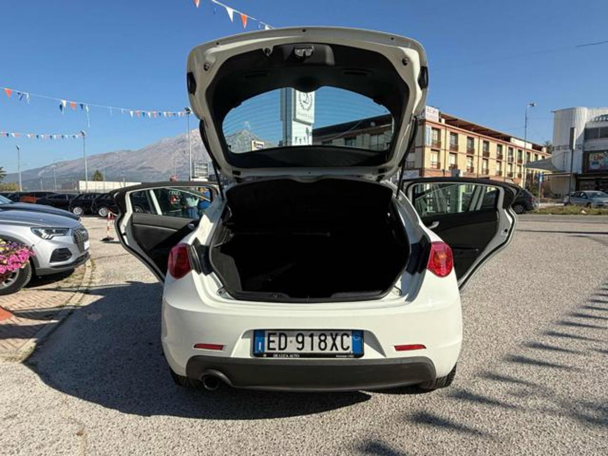Alfa Romeo Giulietta 1.6 JTDm-2 Distinctive (4)