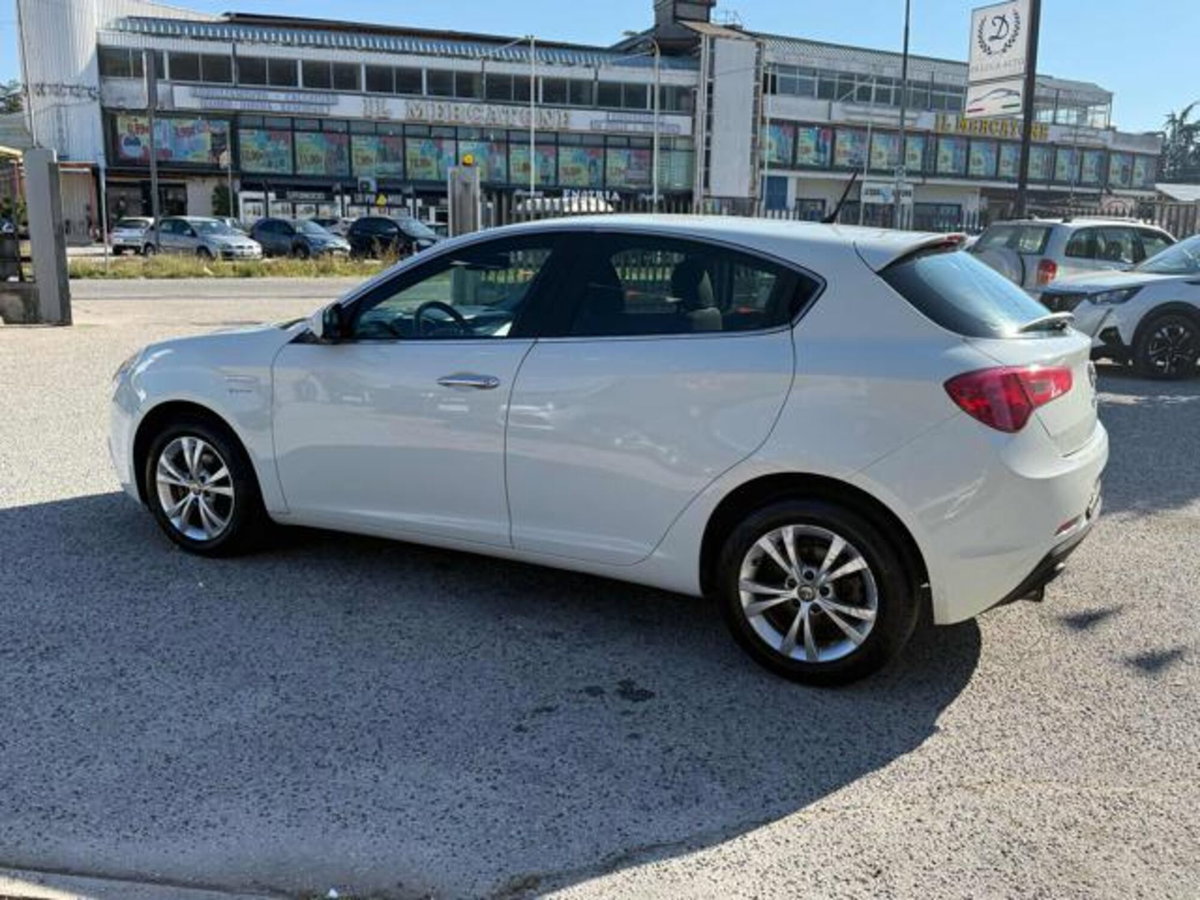 Alfa Romeo Giulietta 1.6 JTDm-2 Distinctive (5)