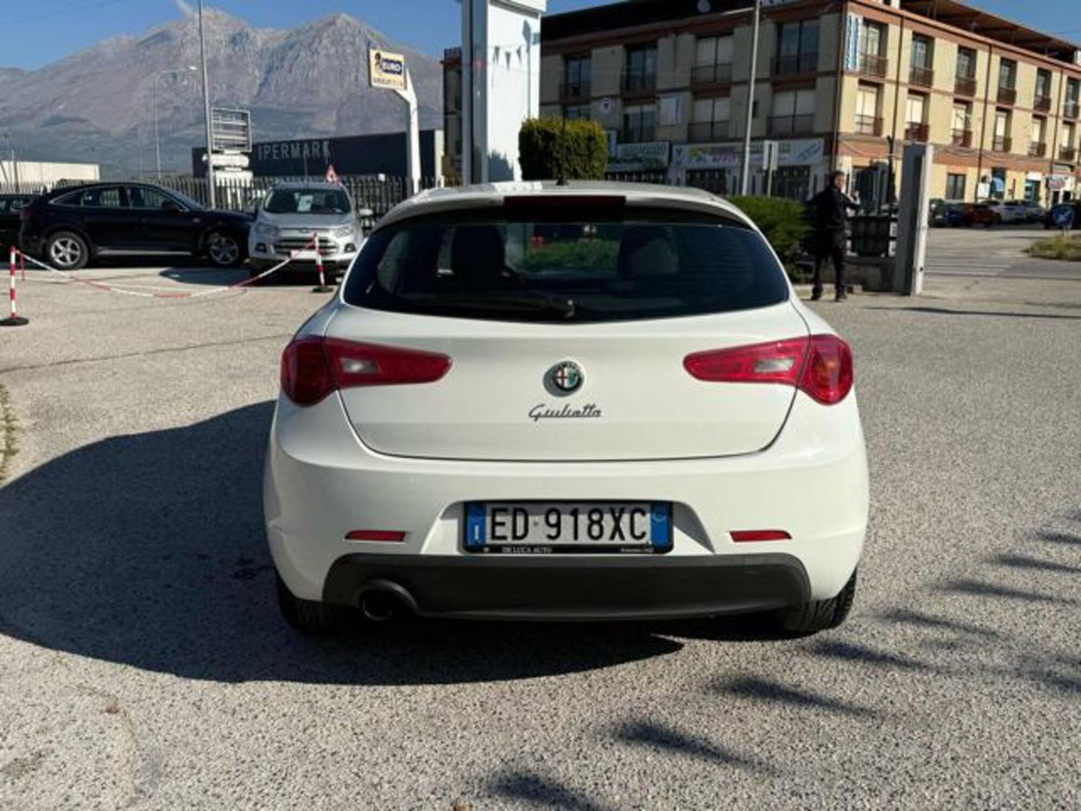Alfa Romeo Giulietta 1.6 JTDm-2 Distinctive (7)