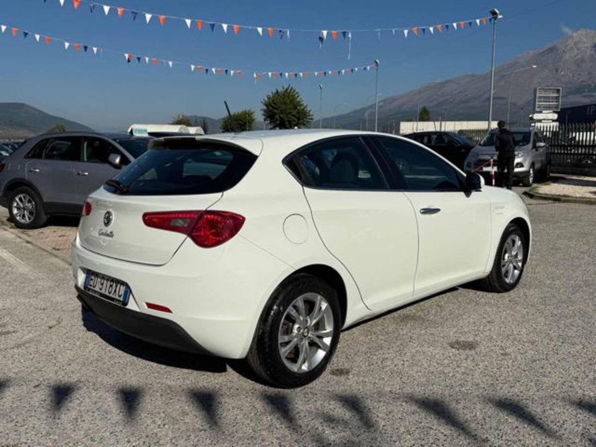 Alfa Romeo Giulietta 1.6 JTDm-2 Distinctive (8)