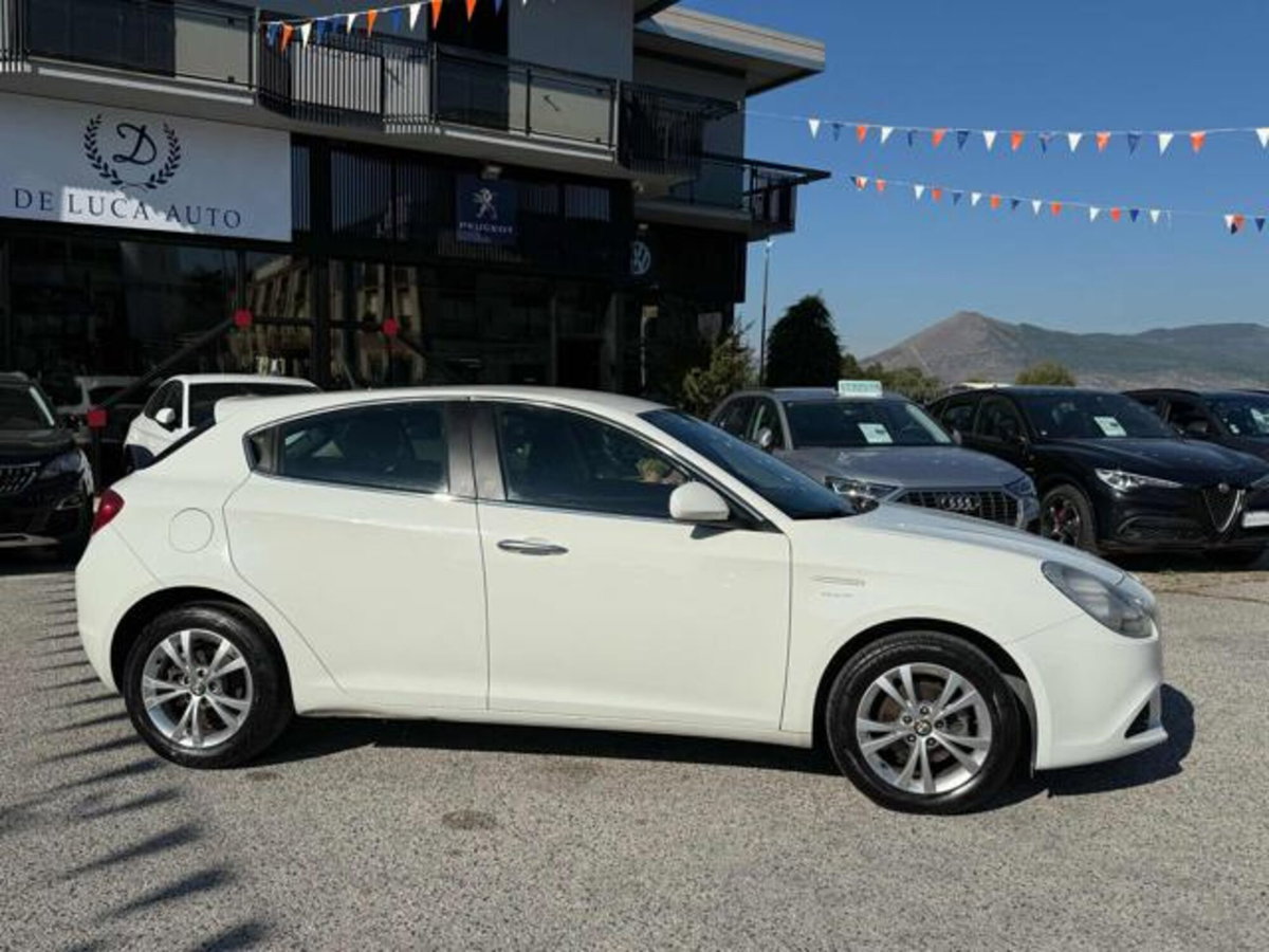 Alfa Romeo Giulietta 1.6 JTDm-2 Distinctive (9)