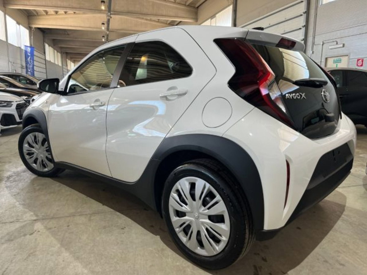 Toyota Aygo X 1.0 VVT-i 72 CV 5 porte Limited Air (9)