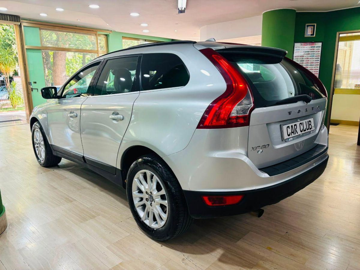 Volvo XC60 2.4 D5 Summum (5)