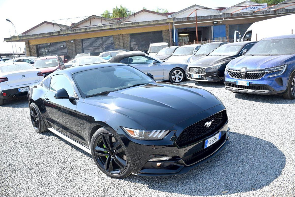 Ford Mustang Coupé Fastback 2.3 EcoBoost (10)