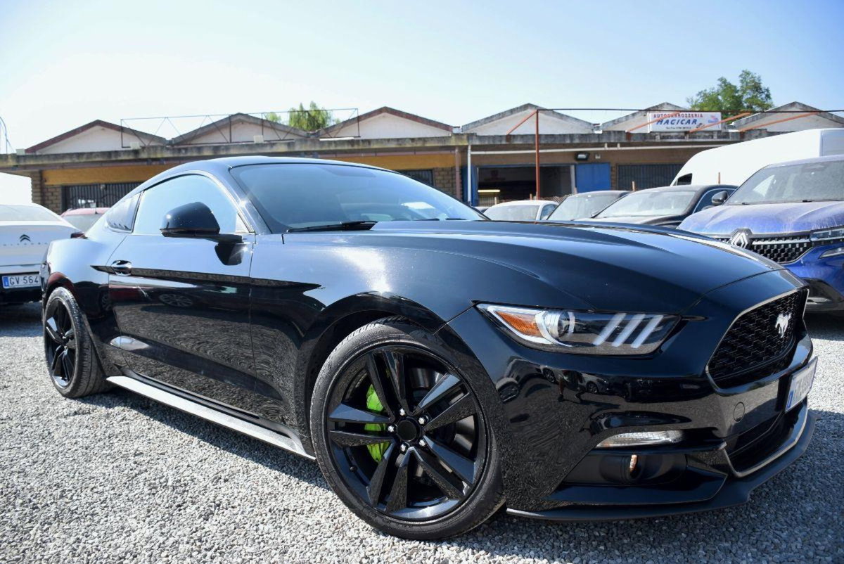Ford Mustang Coupé Fastback 2.3 EcoBoost (11)