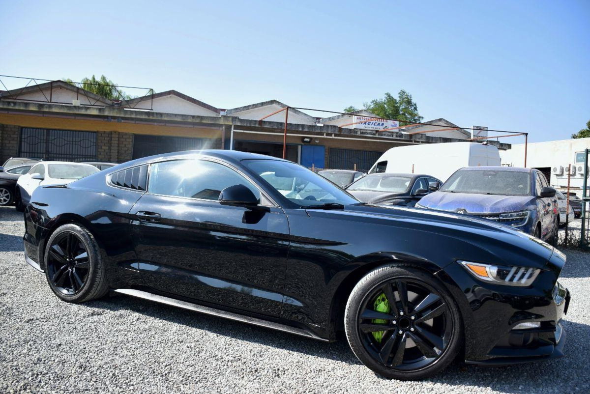Ford Mustang Coupé Fastback 2.3 EcoBoost (12)