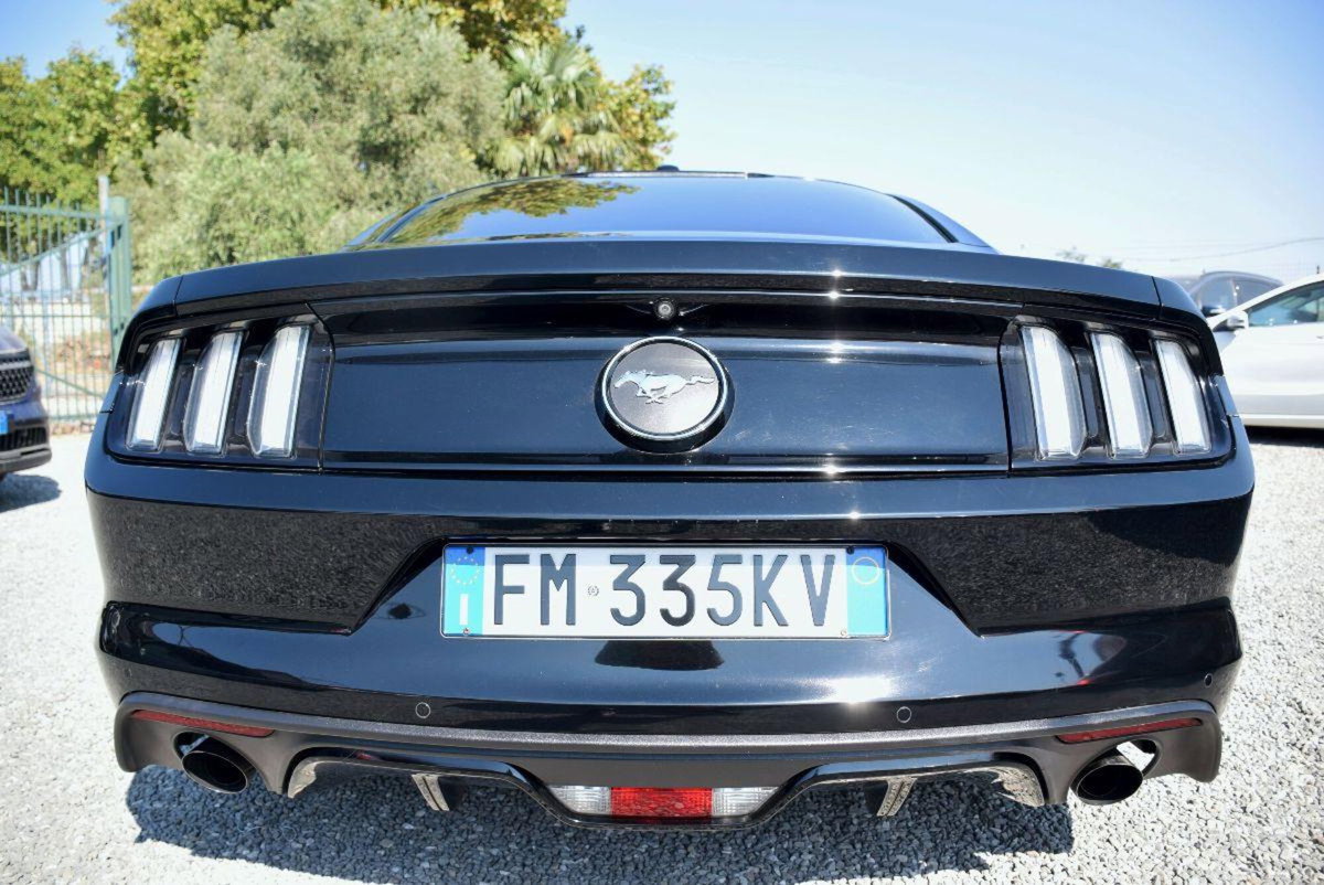 Ford Mustang Coupé Fastback 2.3 EcoBoost (18)