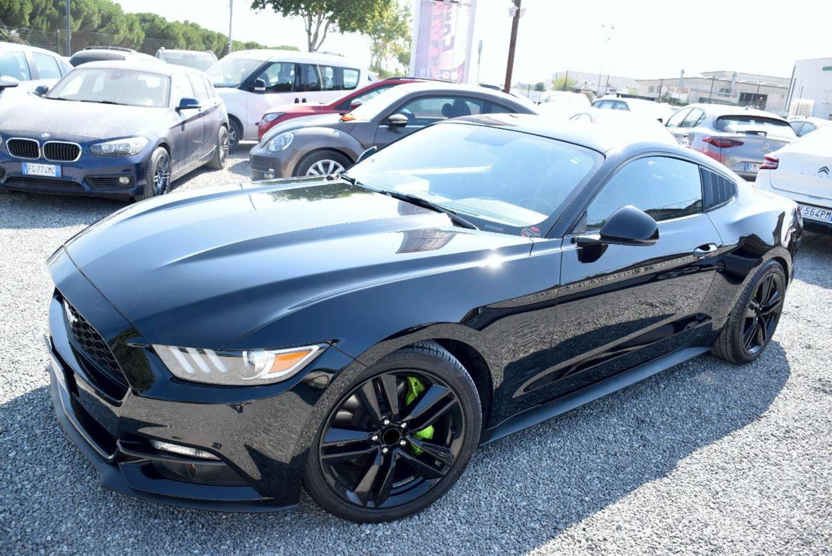 Ford Mustang Coupé Fastback 2.3 EcoBoost (3)