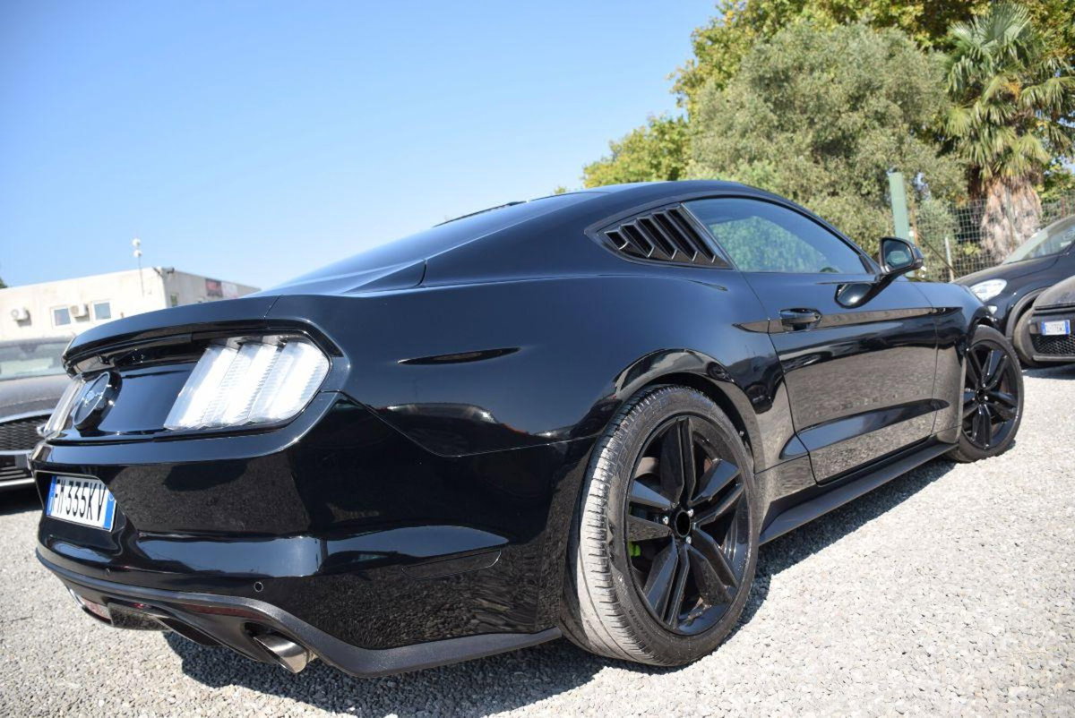 Ford Mustang Coupé Fastback 2.3 EcoBoost (4)
